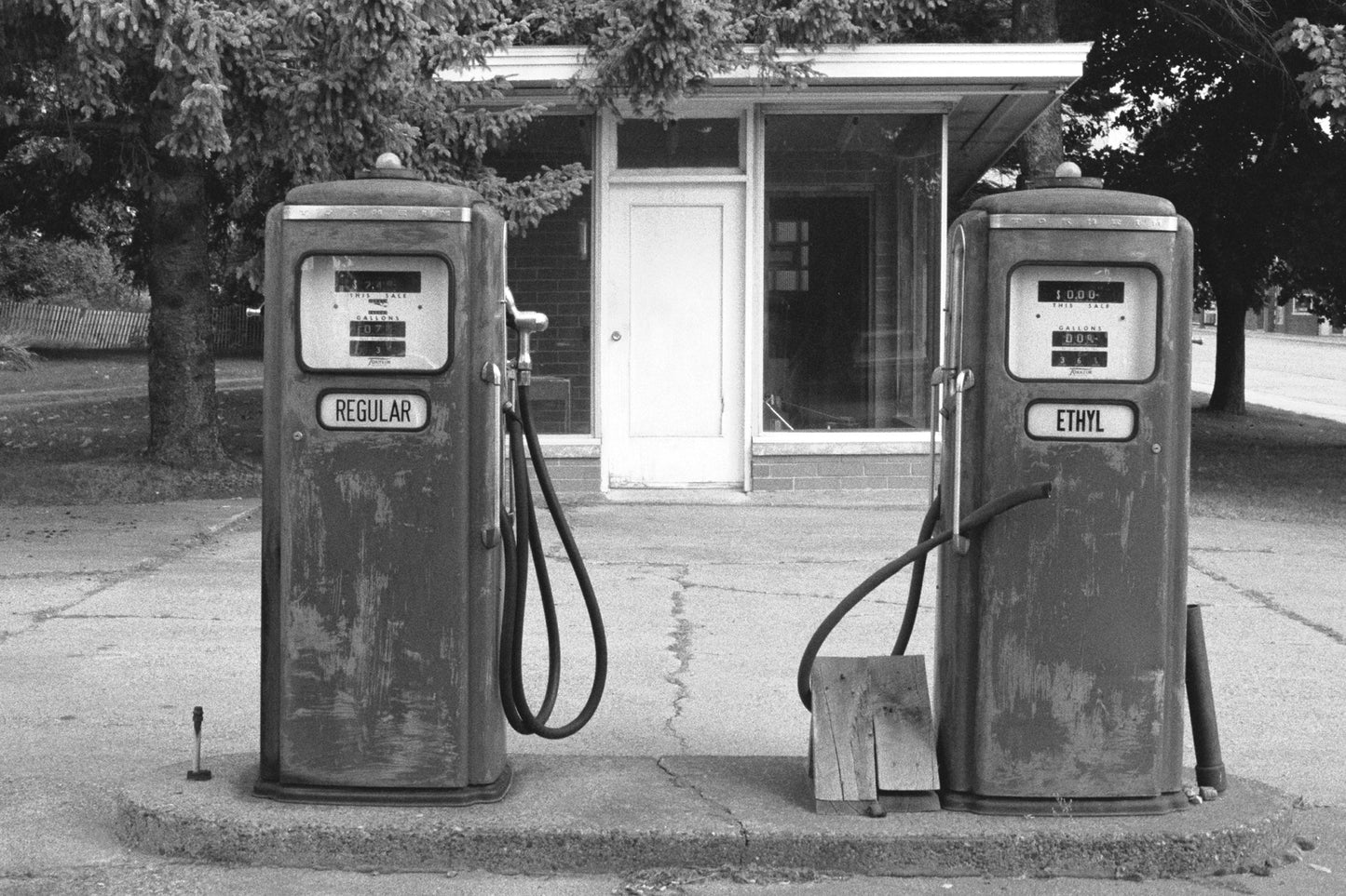 Regular and Ethyl Magnet